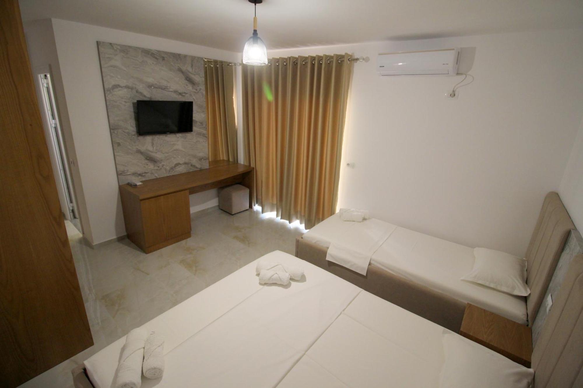 Hotel Four Islands Ksamil Bagian luar foto